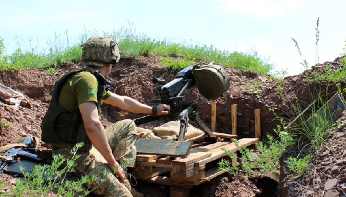 Сложные сутки на Донбассе: 20 атак боевиков, ранен боец и погибла женщина Сложные сутки на Донбассе: 20 атак боевиков, ранен боец и погибла женщина