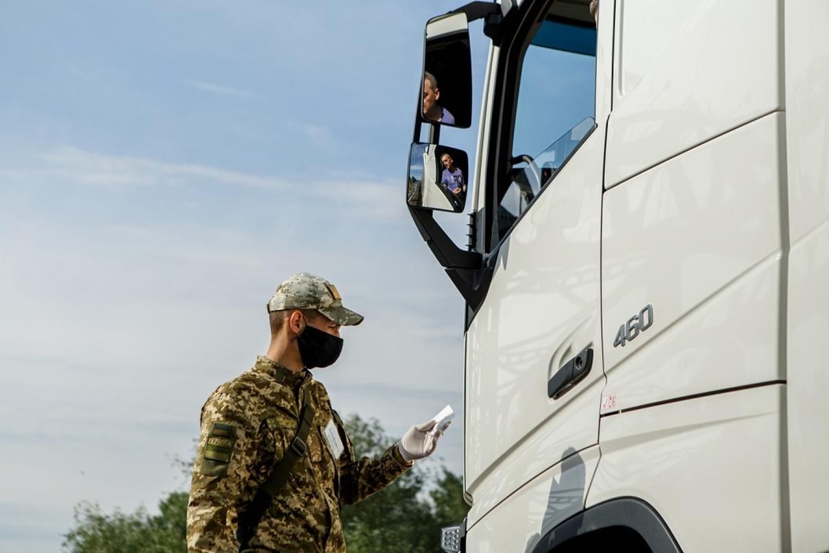 Чи каратимуть іноземців, які протермінували перебування в Україні