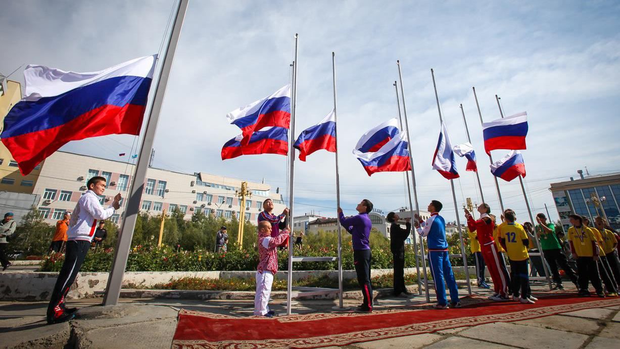 Конфуз пропаганди Кремля: "Перший канал" видав старе відео за святкування ухвалення поправок до конституції РФ Конфуз пропаганди Кремля: "Перший канал" видав старе відео за святкування ухвалення поправок до конституції РФ