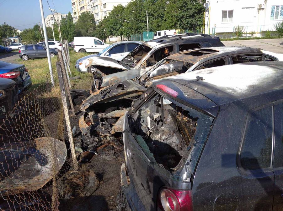 Поджог авто в Харькове 5 июля 2020 - фото Поджог авто в Харькове 5 июля 2020 - фото