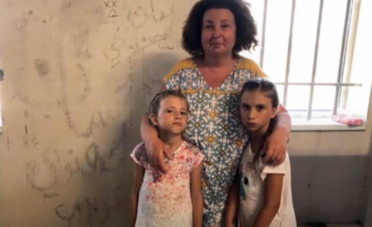 Друзів пустили, а ми як у в'язниці: що кажуть українці, які застрягли в Афінах Друзів пустили, а ми як у в'язниці: що кажуть українці, які застрягли в Афінах