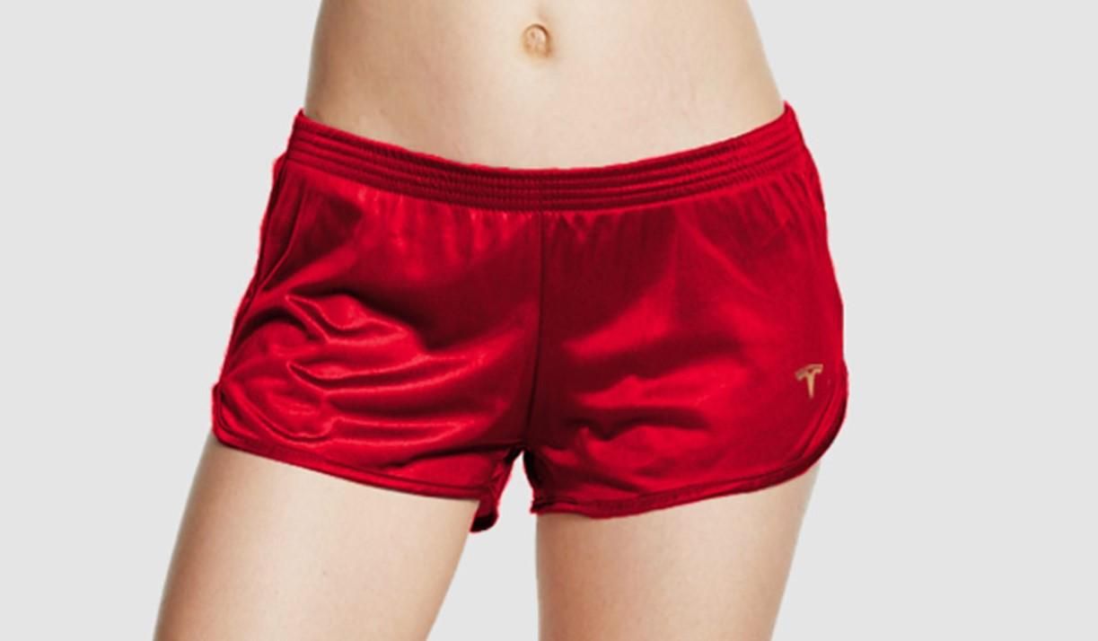 Tesla випустила фірмові шорти: користувачі обвалили офіційний сайт Tesla випустила фірмові шорти: користувачі обвалили офіційний сайт