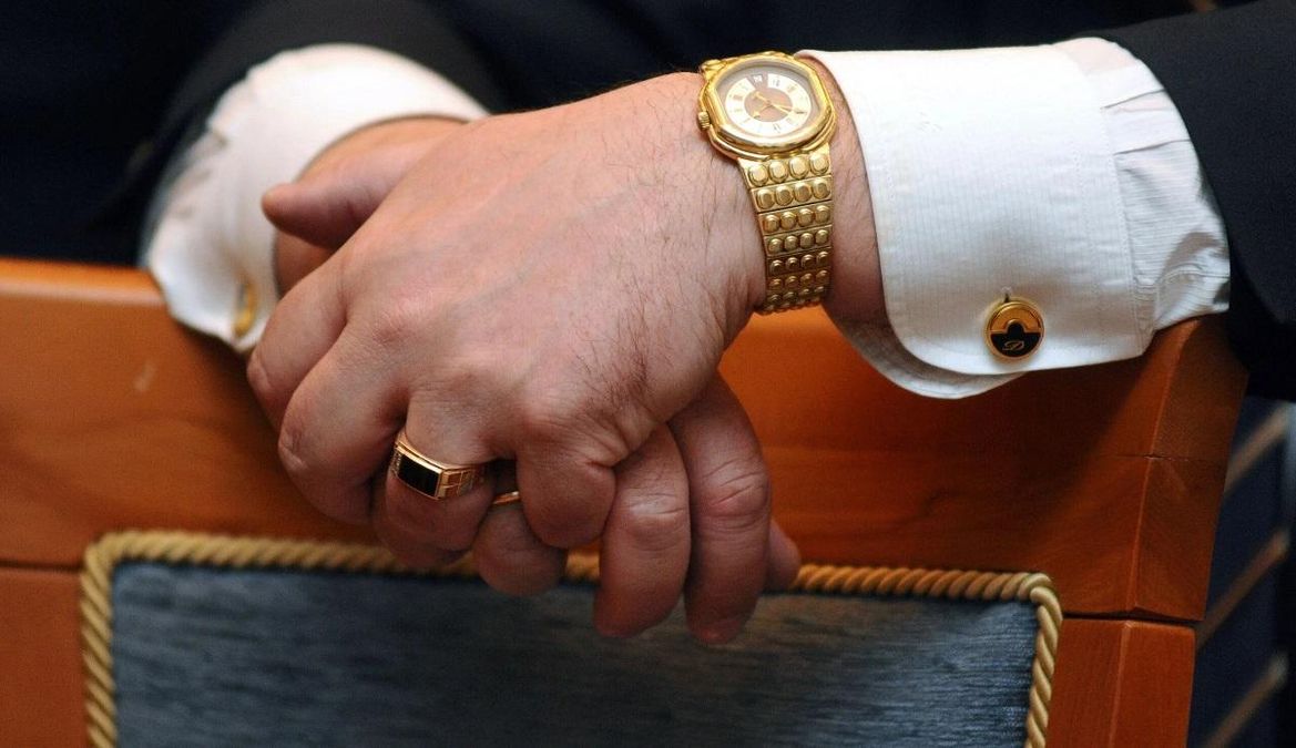 "Мерс" на зарплату 10 тысяч: НАПК будет проверять чиновников на добропорядочность "Мерс" на зарплату 10 тысяч: НАПК будет проверять чиновников на добропорядочность