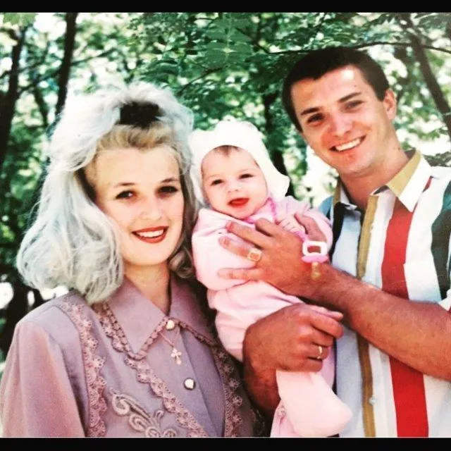 Даша Хлистун з батьками Даша Хлистун з батьками