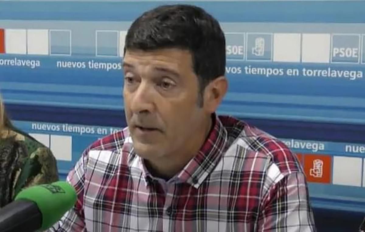 Душ у прямому ефірі: політик забув про включену камеру під час ділової онлайн-зустрічі – відео Душ у прямому ефірі: політик забув про включену камеру під час ділової онлайн-зустрічі – відео