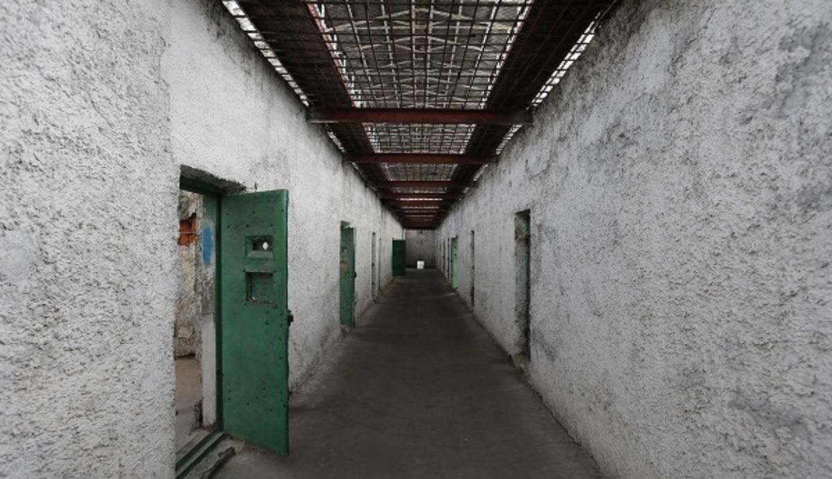 Неповнолітні намагалися втекти зі СІЗО в Чернігові Неповнолітні намагалися втекти зі СІЗО в Чернігові