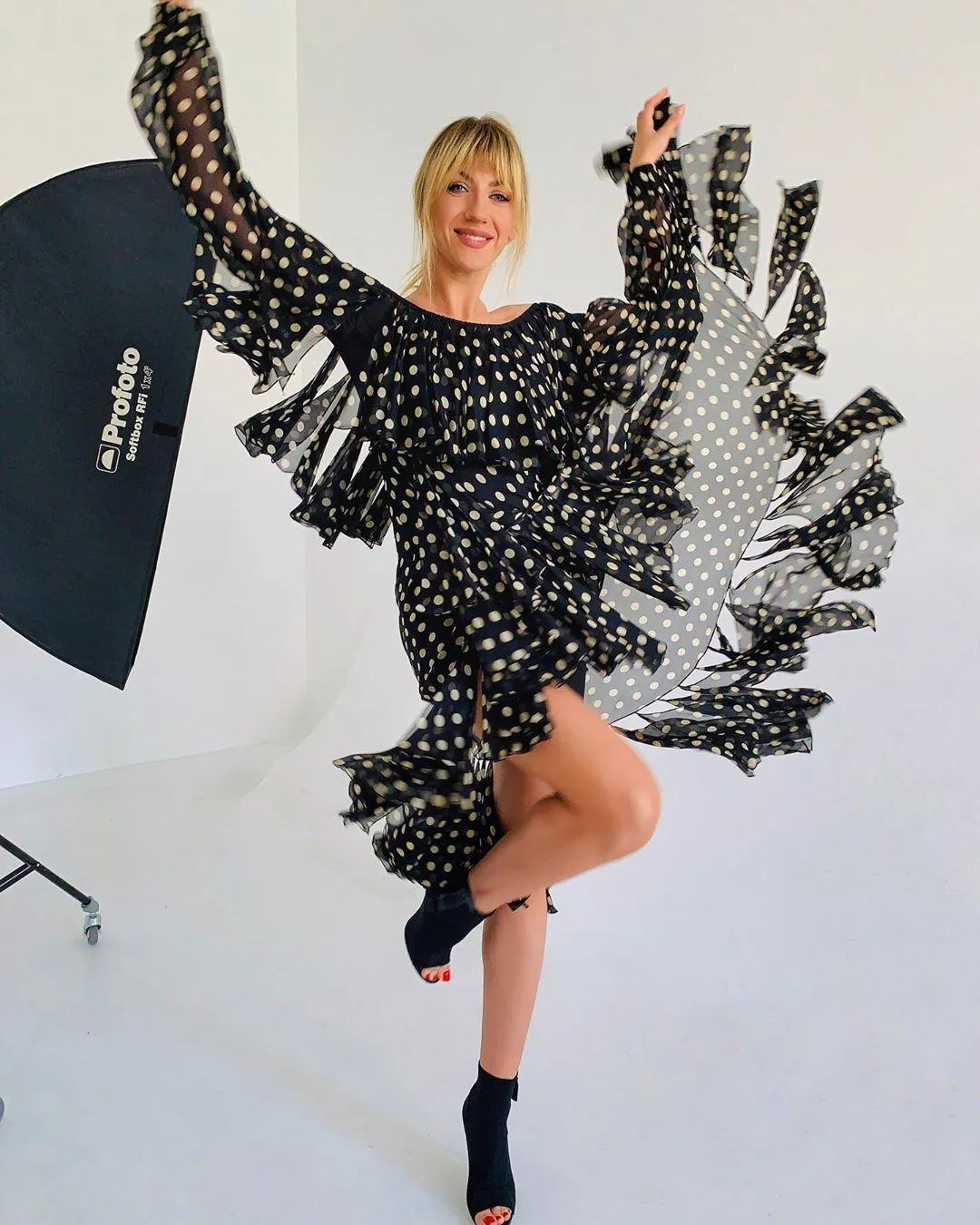 Леся Нікітюк похизувалась ніжками в ефектній мінісукні Леся Нікітюк похизувалась ніжками в ефектній мінісукні