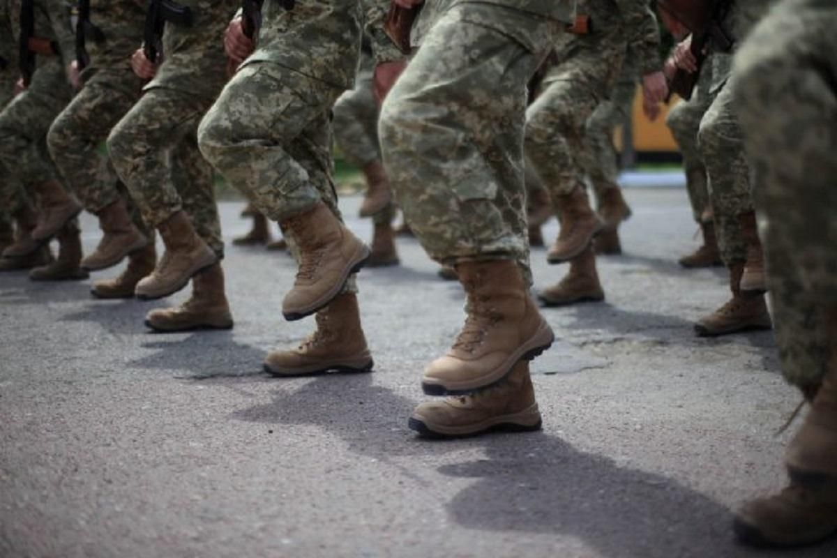 Поступающим массово приходят повестки в армию: МОН просит отсрочить призыв
