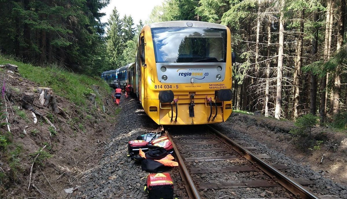 В Чехии 7 июля столкнулись пассажирские поезда: есть погибшие - фото