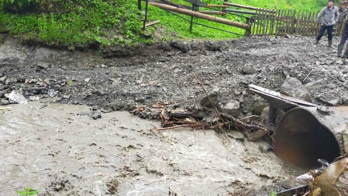 Негода на Прикарпатті: скільки сіл відрізані від цивілізації Негода на Прикарпатті: скільки сіл відрізані від цивілізації