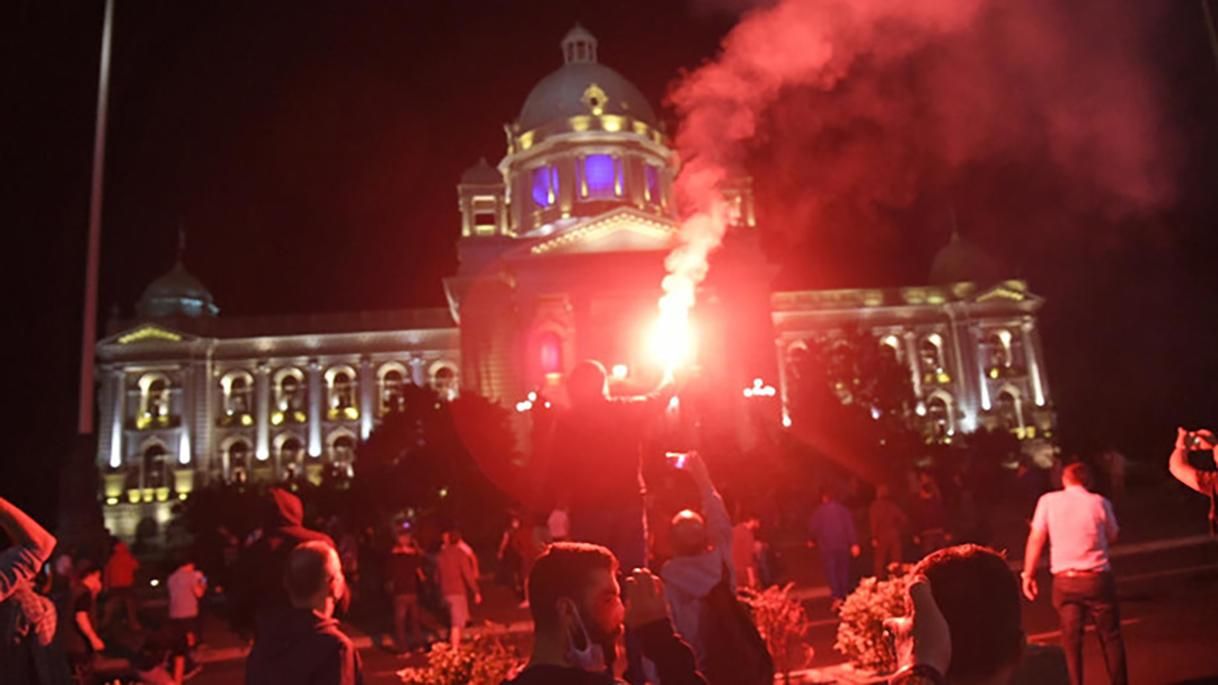 Штурм парламенту Сербії 7-8 липня 2020: фото, відео протестів Штурм парламенту Сербії 7-8 липня 2020: фото, відео протестів
