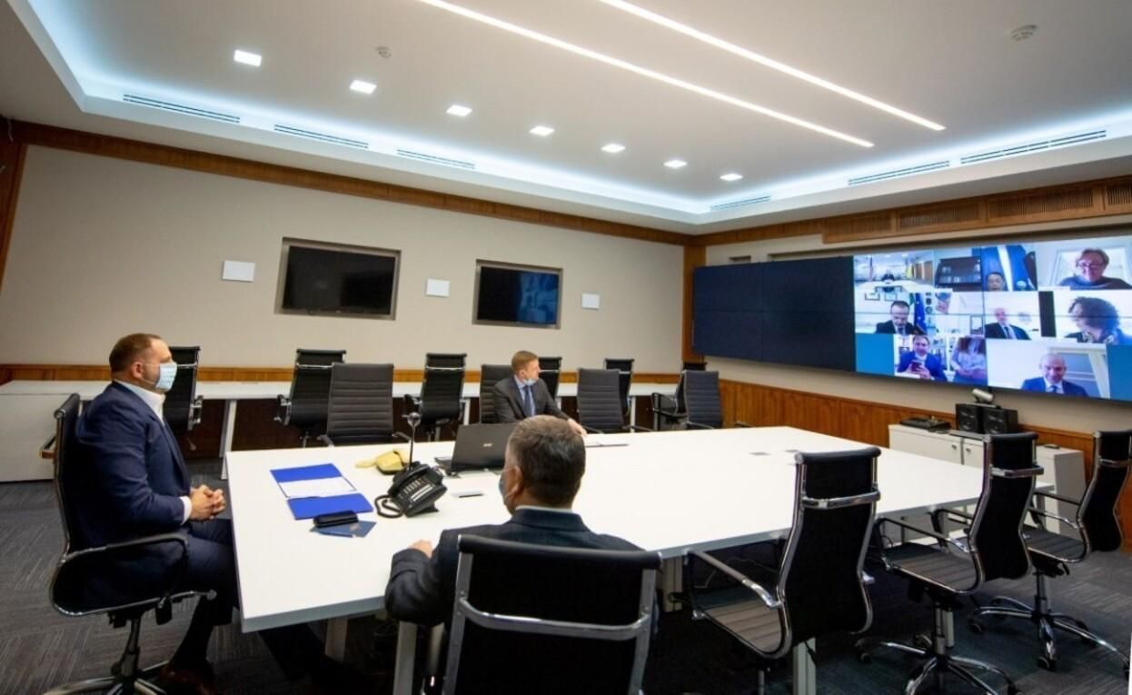 Засідання ТКГ 8 липня 2020: обговорюють пожежі на Луганщині Засідання ТКГ 8 липня 2020: обговорюють пожежі на Луганщині