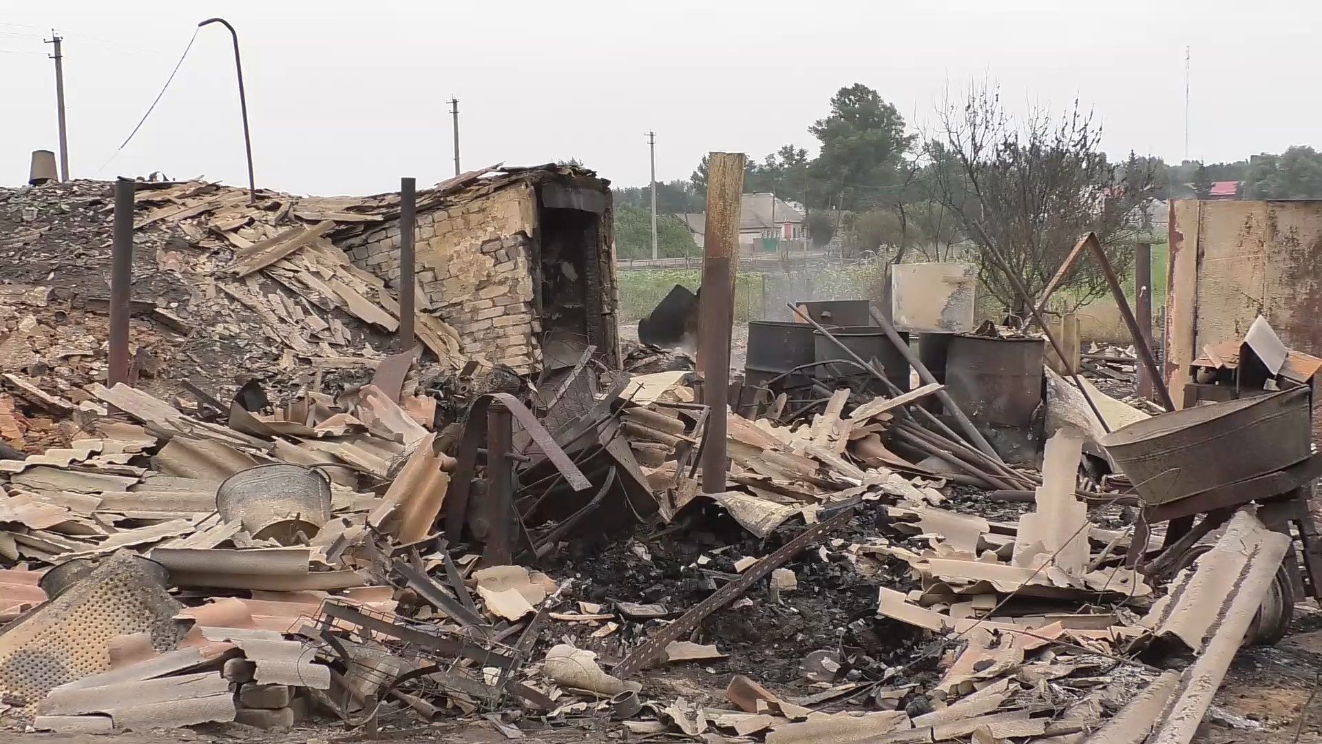 Мешканці Луганщини оговтуються від пожеж - фото відео - 24 Канал