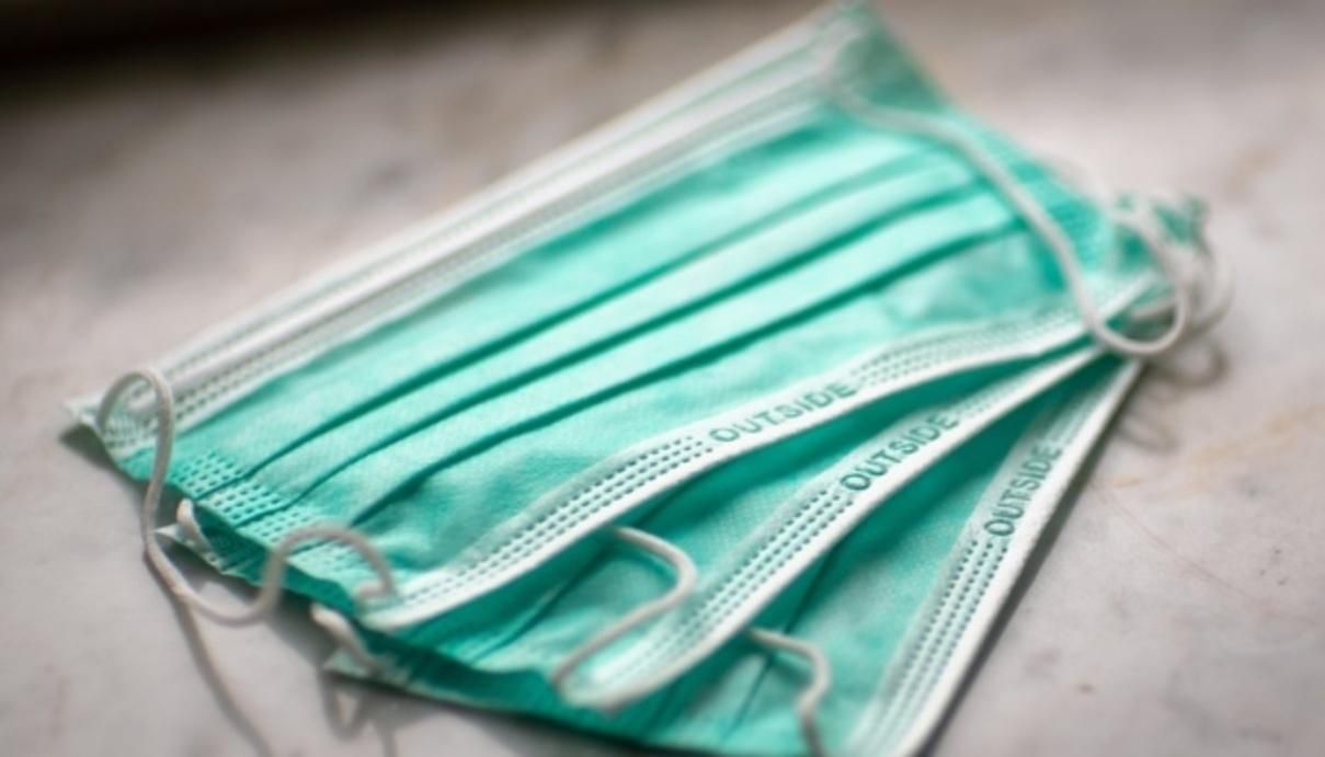 В Україні достатньо захисних масок: влада може дозволити експорт В Україні достатньо захисних масок: влада може дозволити експорт