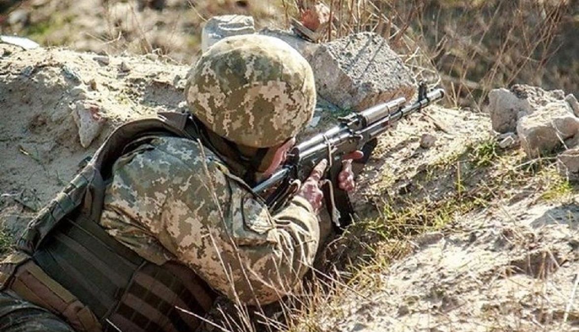 Поки на Донбасі пожежі, окупанти збільшили обстріли: є жертви Поки на Донбасі пожежі, окупанти збільшили обстріли: є жертви