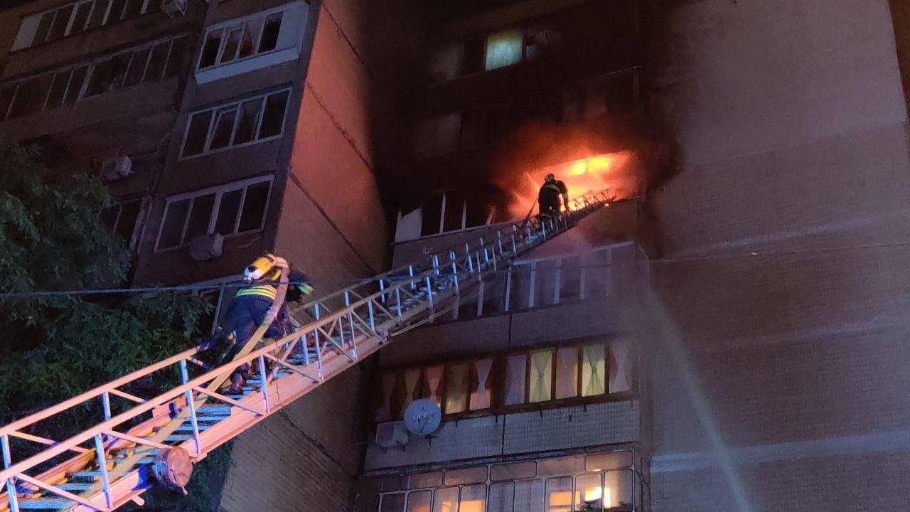 Пожежа на Троєщині на Закревського 9 липня 2020: фото, відео Пожежа на Троєщині на Закревського 9 липня 2020: фото, відео