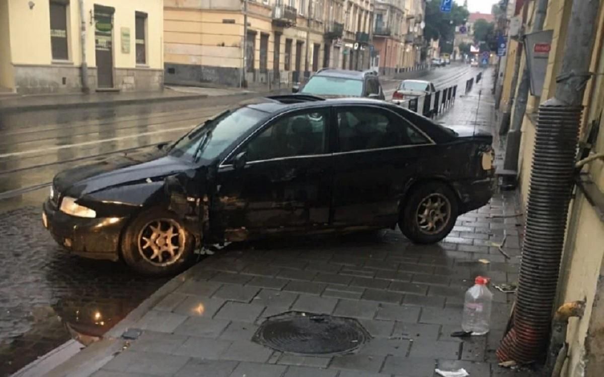 У Львові єгиптянин в'їхав у стіну будинку: є потерпілі - фото