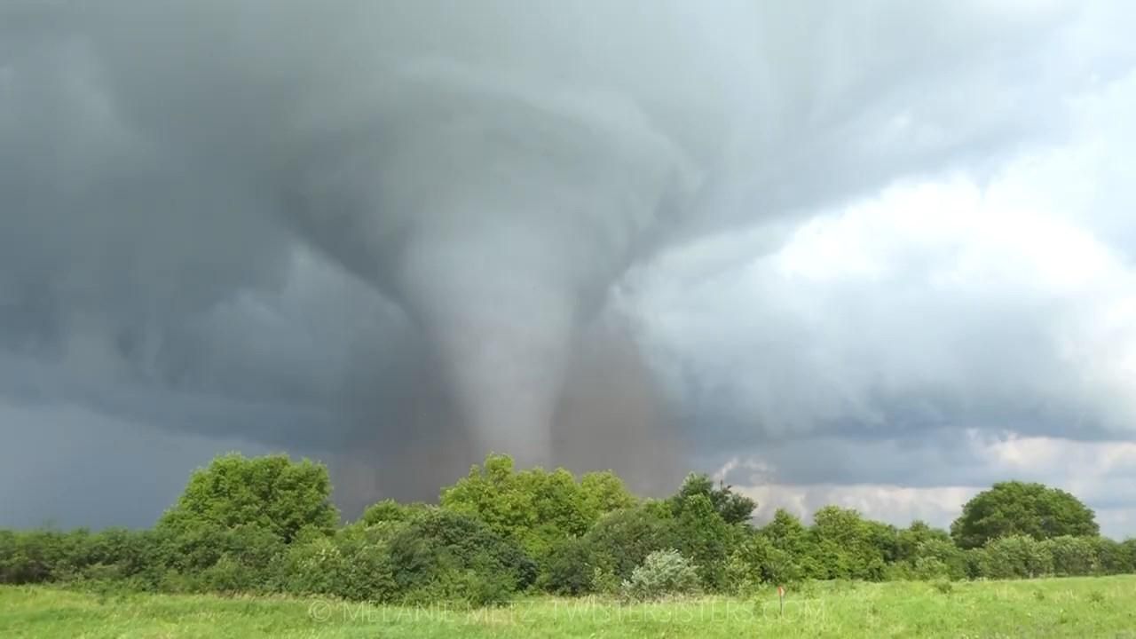 Мощный торнадо в США - один человек погиб - фото, видео - 24 канал Мощный торнадо в США - один человек погиб - фото, видео - 24 канал