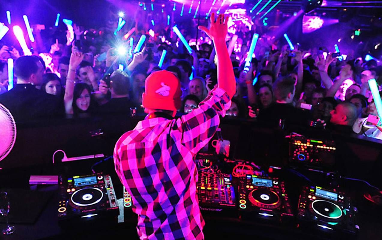 Через порушення карантину закрили 2 нічні клуби у Києві Через порушення карантину закрили 2 нічні клуби у Києві