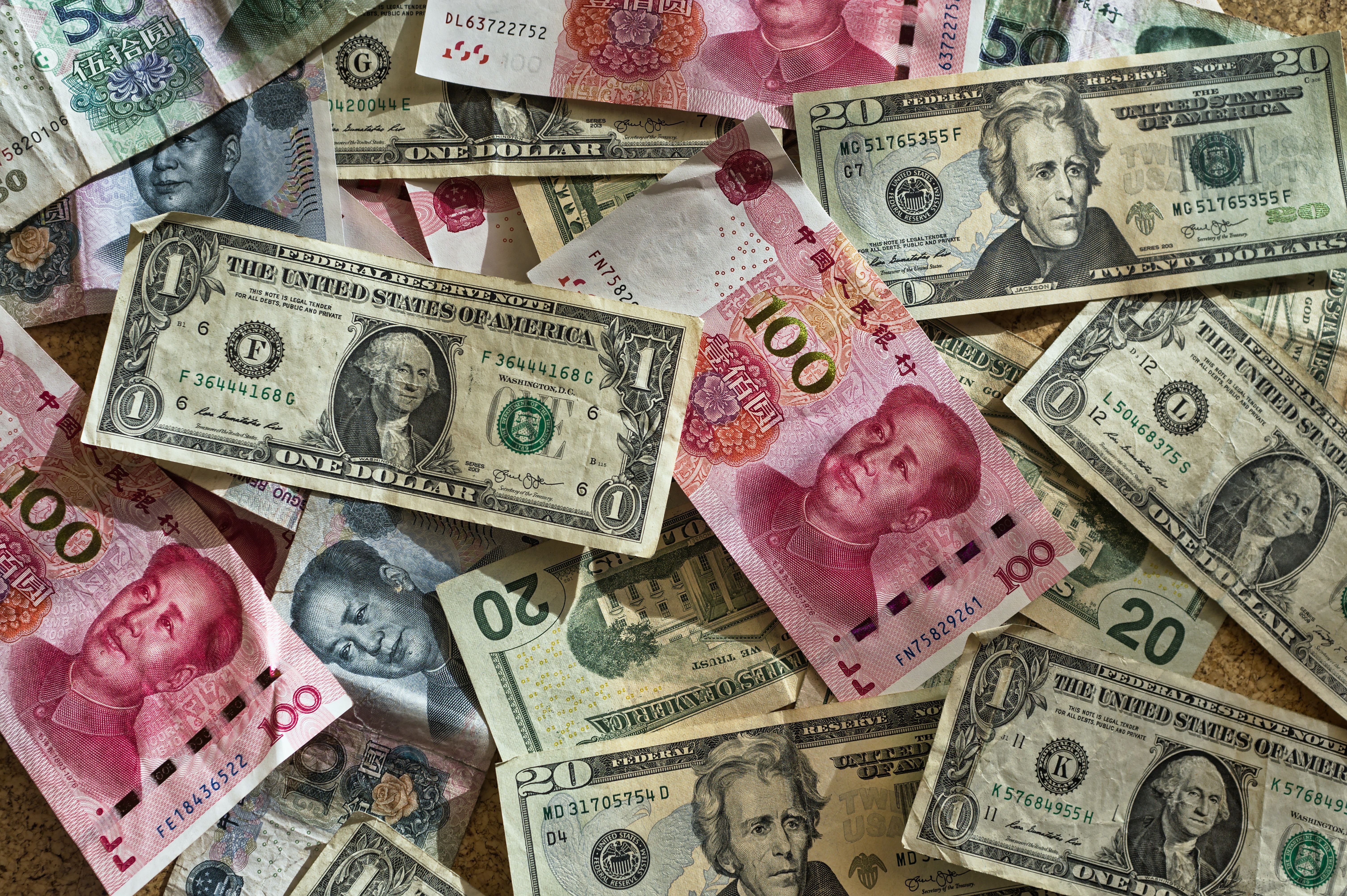 Юань і долар 2020: чи замінить китайський юань долар