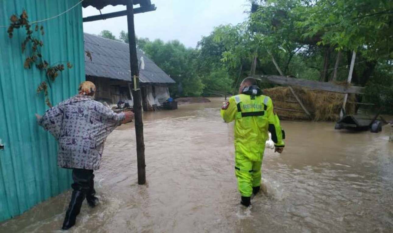 На Прикарпатті четверта жертва повені: чоловіка вразило струмом у затопленій котельні На Прикарпатті четверта жертва повені: чоловіка вразило струмом у затопленій котельні
