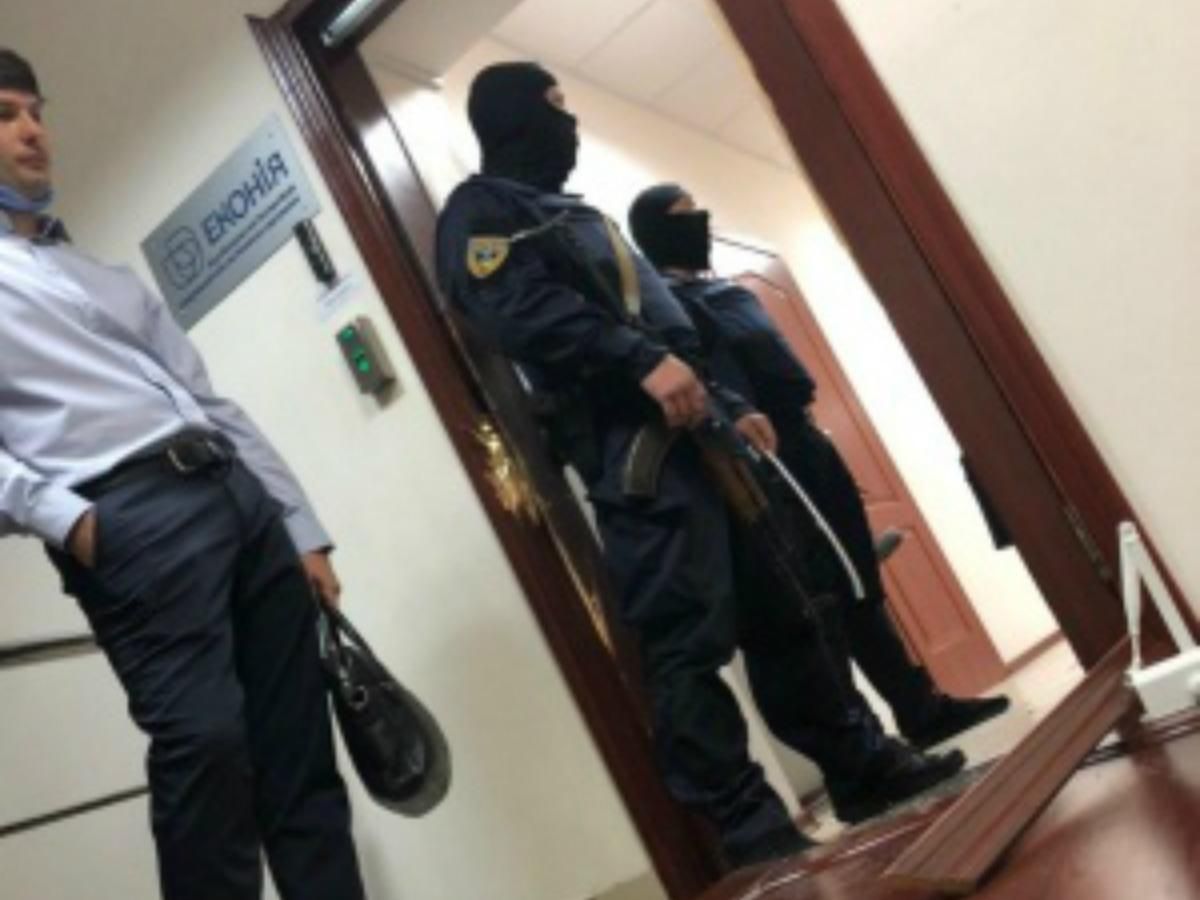 Обыски в компании "Экония": владельцы заявляют о рейдерстве, полиция говорит о похищении