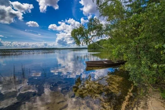 Озеро Пісочне здивує вас кришталево чистою водою