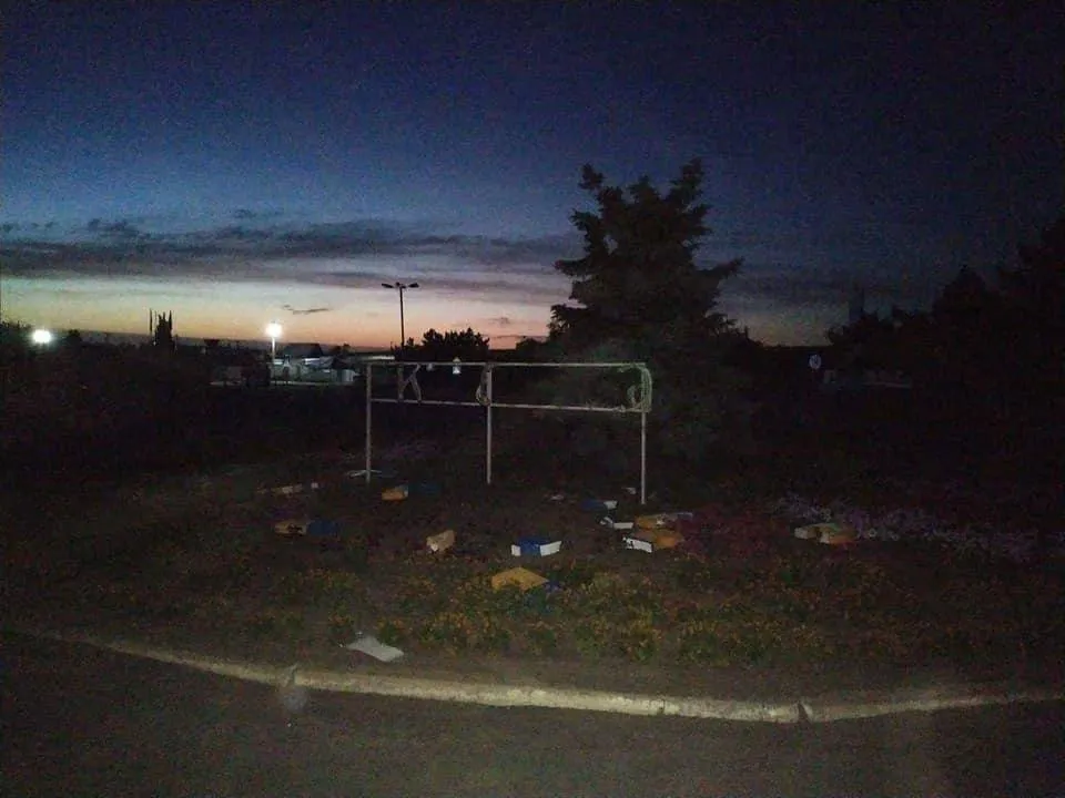 Вандал знищив знак Вандал знищив знак