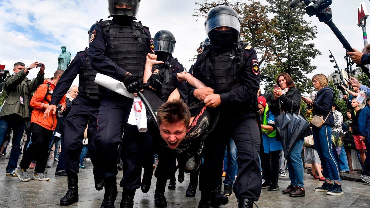 Масові арешти в Росії: Путін опинився в складній ситуації Масові арешти в Росії: Путін опинився в складній ситуації