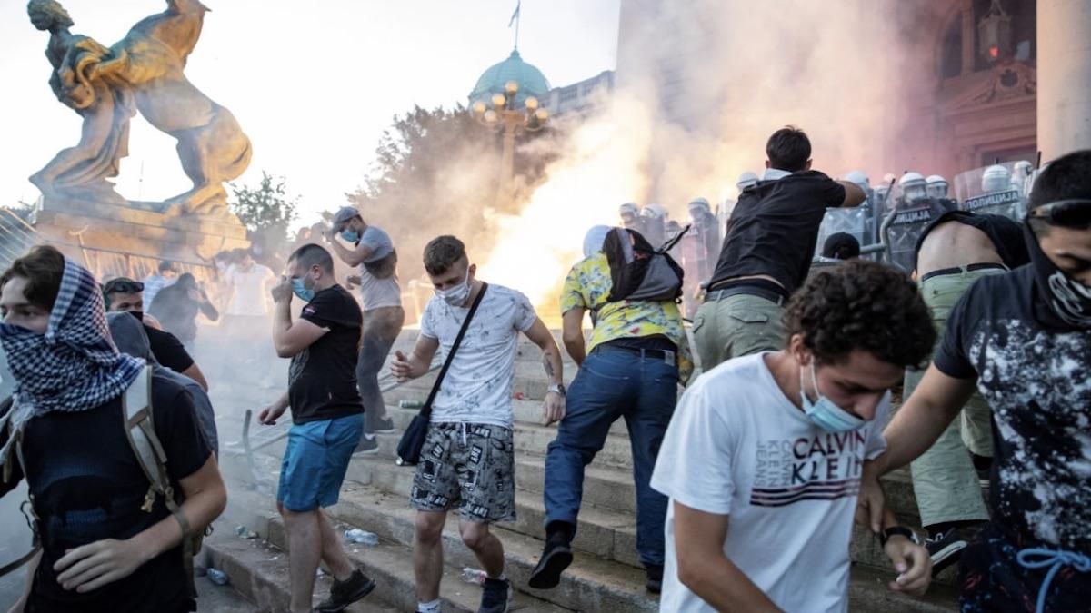 Протесты в Сербии: комендантский час не будут вводить