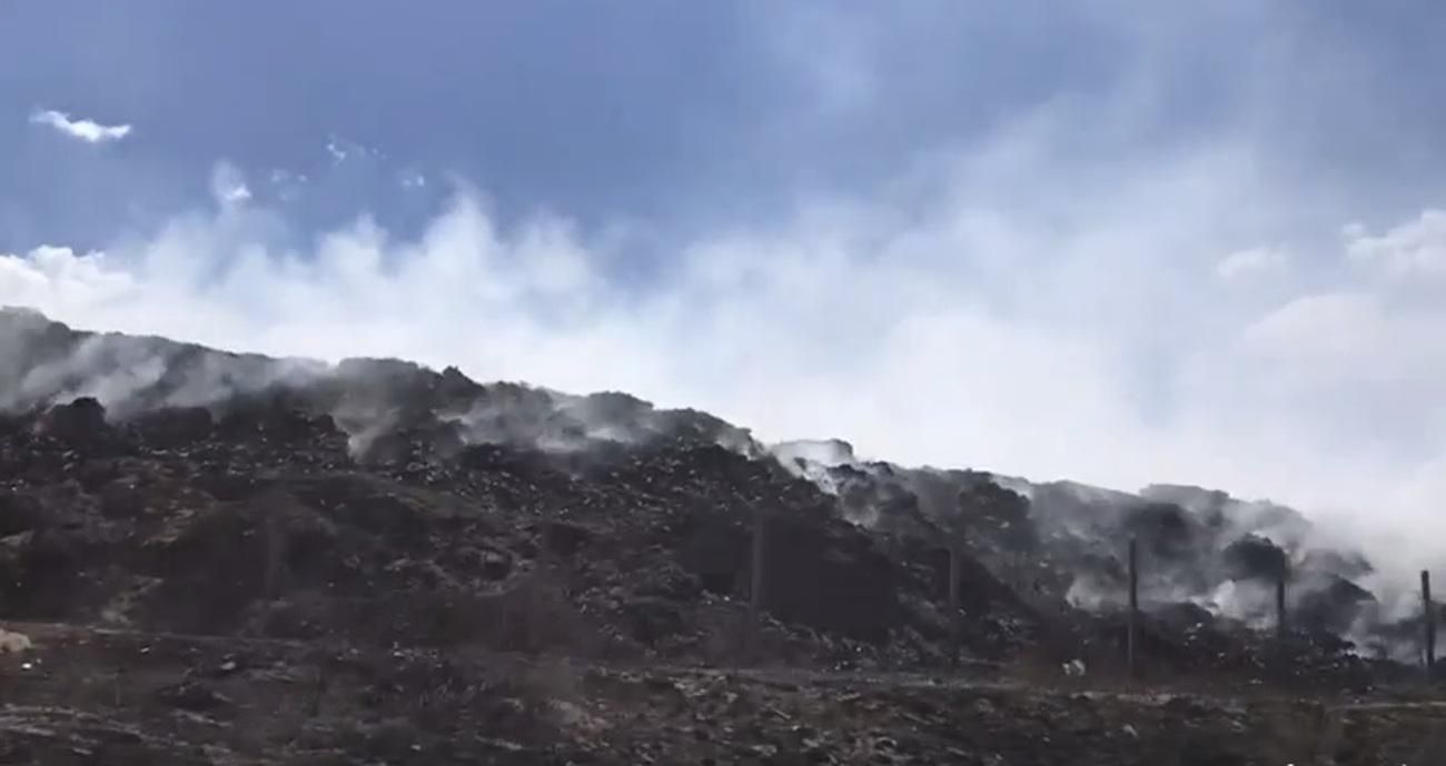 Пожары в Луганской области: в Северодонецке горит свалка - видео Пожары в Луганской области: в Северодонецке горит свалка - видео