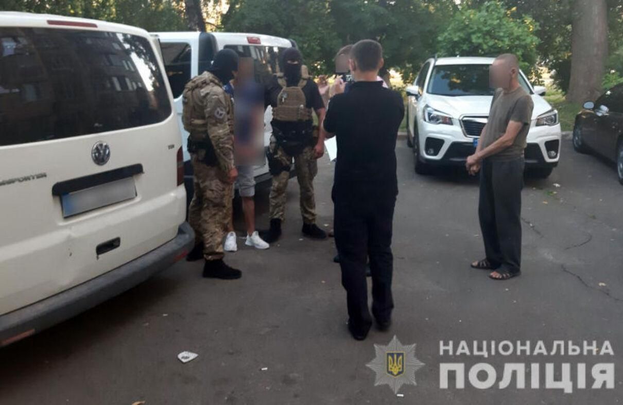 Підозрюваний у підриві авто Укрпошти є працівником компанії, – ЗМІ Підозрюваний у підриві авто Укрпошти є працівником компанії, – ЗМІ