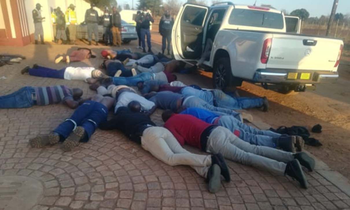 В ЮАР неизвестные пытались захватить заложников в церкви: есть погибшие и раненые
