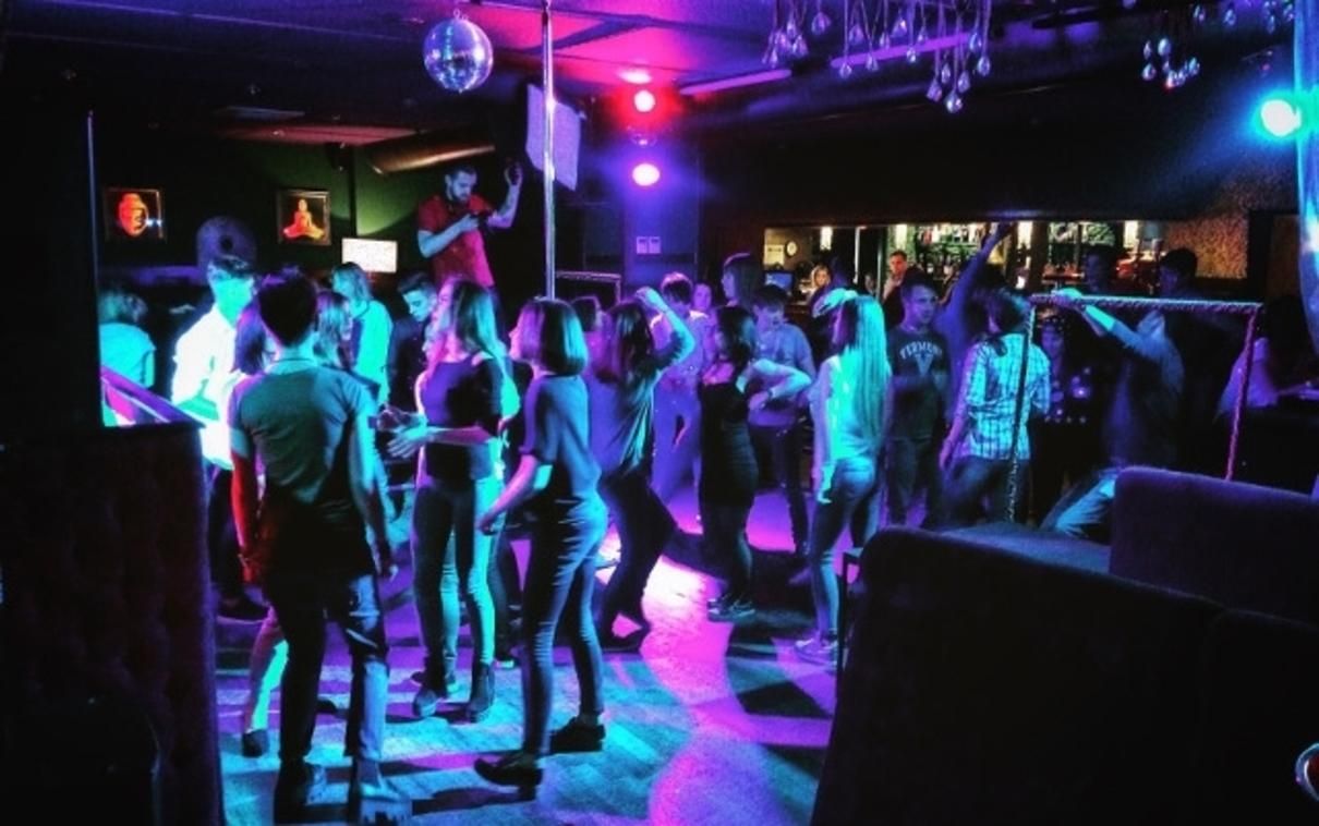 В Харькове ухудшилась ситуация с COVID-19: ограничили работу развлекательных заведений В Харькове ухудшилась ситуация с COVID-19: ограничили работу развлекательных заведений