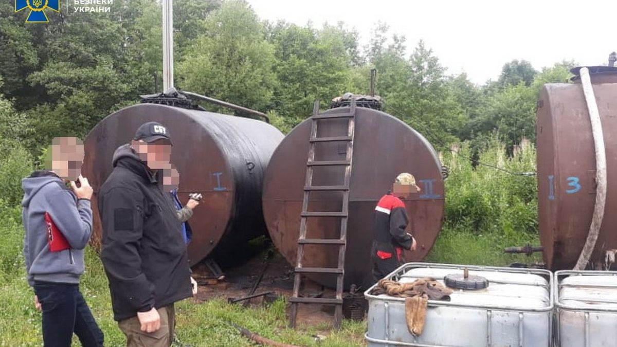 Накрали на мільйон: на Прикарпатті викачували нафту з державної свердловини Накрали на мільйон: на Прикарпатті викачували нафту з державної свердловини
