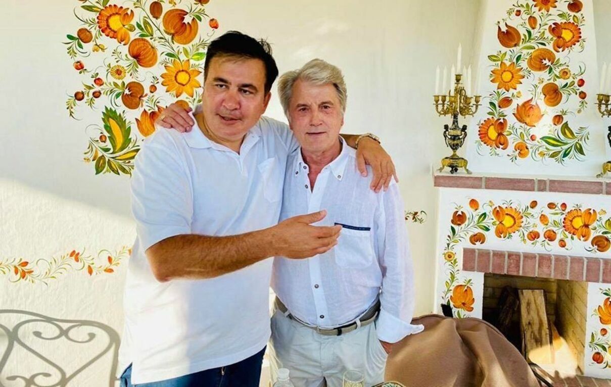 "Мій старий друг і кум": Саакашвілі зустрівся з Ющенком у хатинці "Мій старий друг і кум": Саакашвілі зустрівся з Ющенком у хатинці