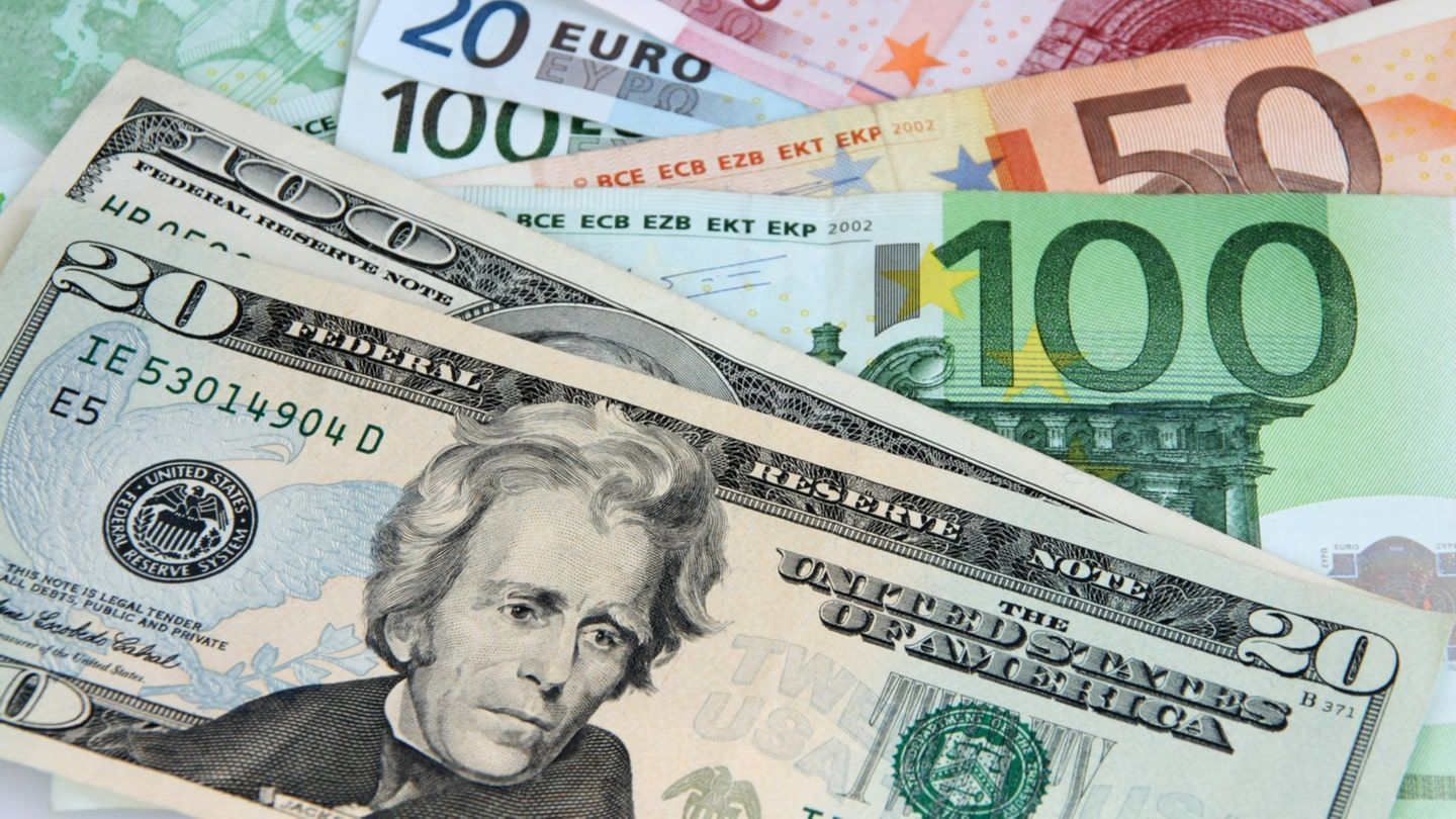 Купувати євро чи долар: яка валюта краща під час кризи - 24 Канал