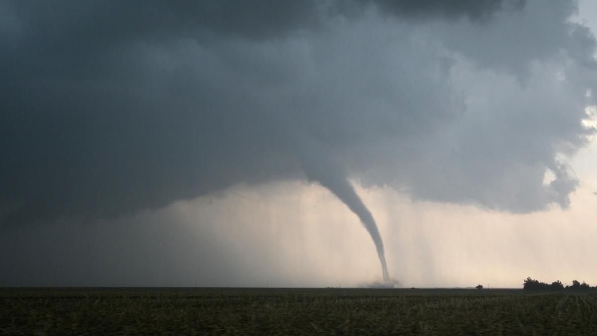 Неподалік Кирилівки зафіксували подвійний смерч: відео Неподалік Кирилівки зафіксували подвійний смерч: відео