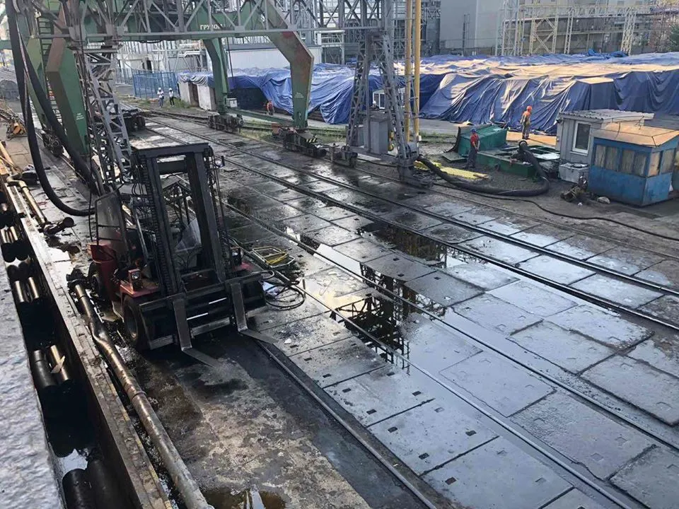 Витік олії в порту Миколаєва Витік олії в порту Миколаєва