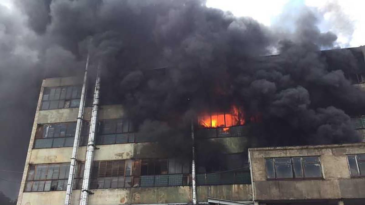 Пожежа в Чернівцях 13 липня 2020 – відео та фото пожежі Пожежа в Чернівцях 13 липня 2020 – відео та фото пожежі