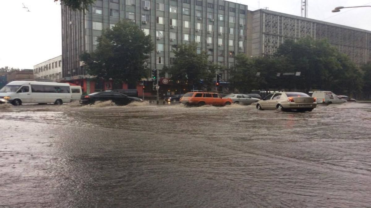 Запоріжжя та Харків накрила потужна злива: відео негоди Запоріжжя та Харків накрила потужна злива: відео негоди