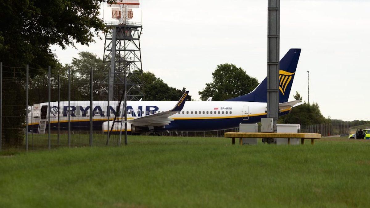 Літак Ryanair екстрено посадили у Лондоні через повідомлення про бомбу Літак Ryanair екстрено посадили у Лондоні через повідомлення про бомбу