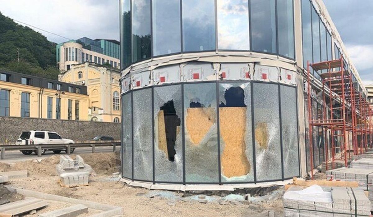 Активисты требовали взятку в 2,5 миллиона гривен с владельцев здания на Почтовой площади Активисты требовали взятку в 2,5 миллиона гривен с владельцев здания на Почтовой площади