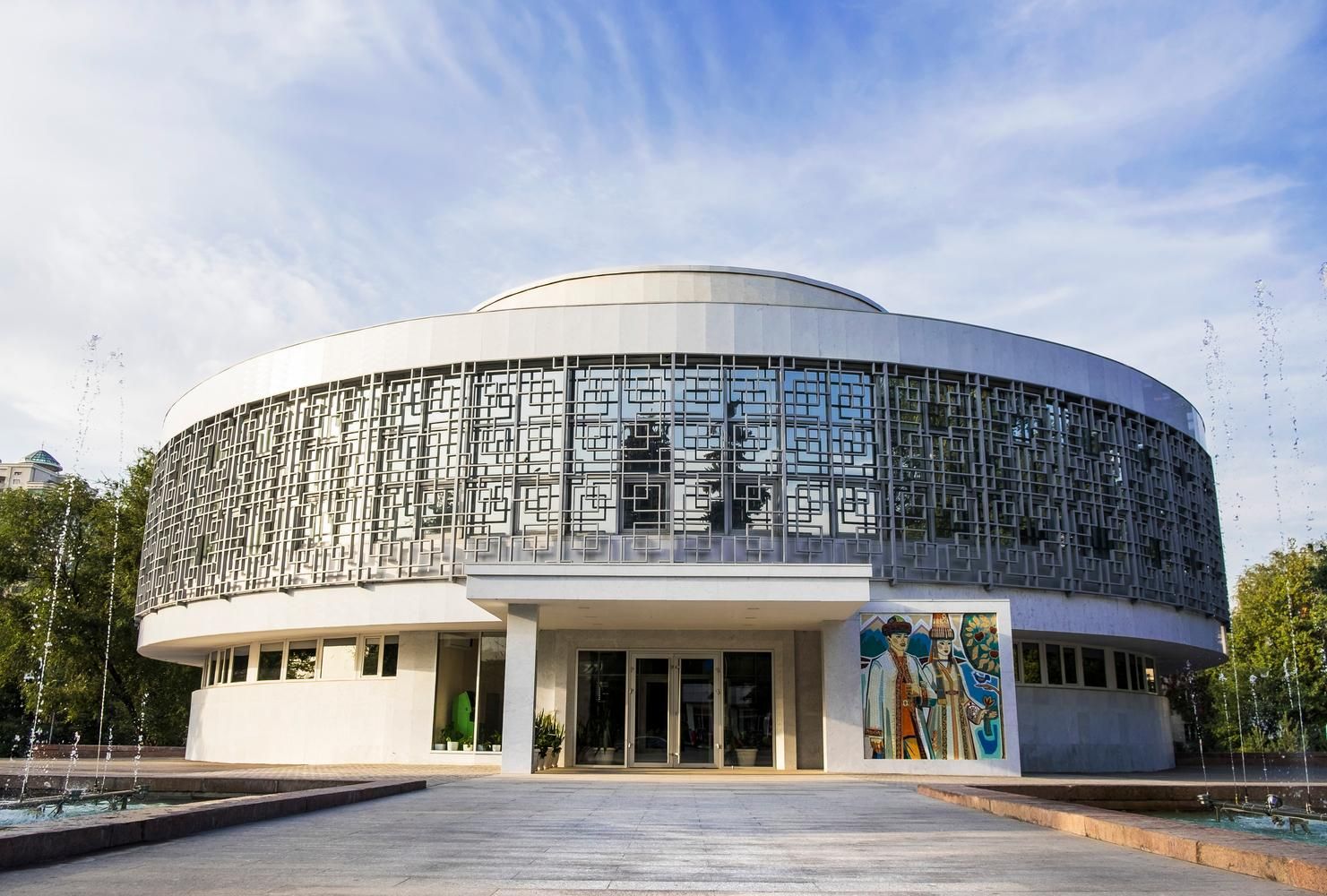 Весільна зала, пошта та автостанція: 5 ексцентричних будівель родом з соціалізму – фото
