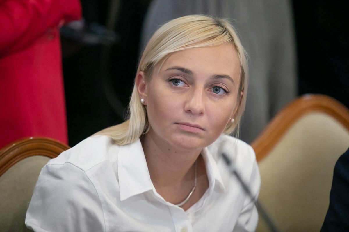 Назвал тупой овцой: полиция не увидела нарушений в оскорблениях Шевцова депутата Устиновой Назвал тупой овцой: полиция не увидела нарушений в оскорблениях Шевцова депутата Устиновой