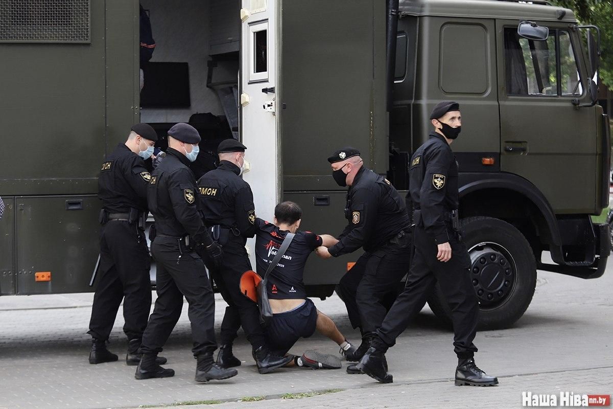 Протести у Білорусі через вибори: почався жорсткий розгін Протести у Білорусі через вибори: почався жорсткий розгін