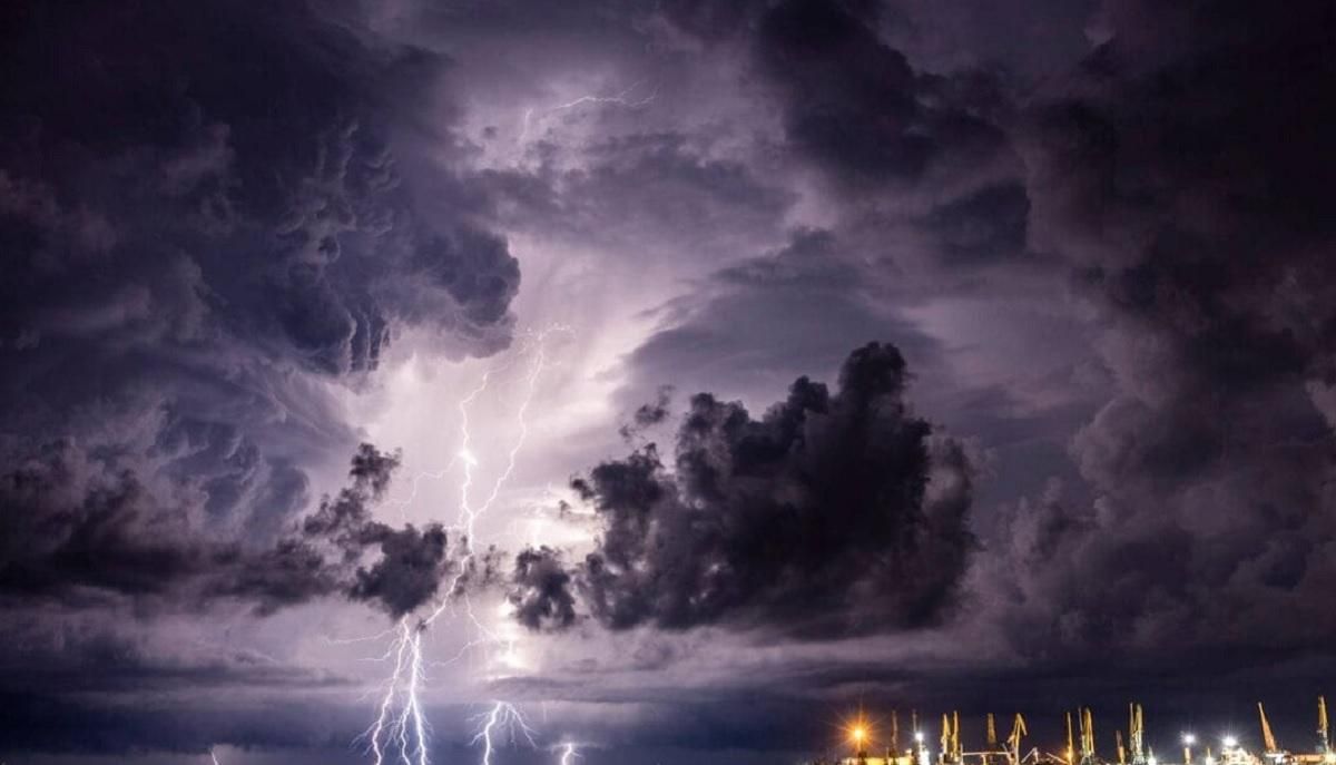 Гроза в Бердянську 14 липня 2020: фото блискавок