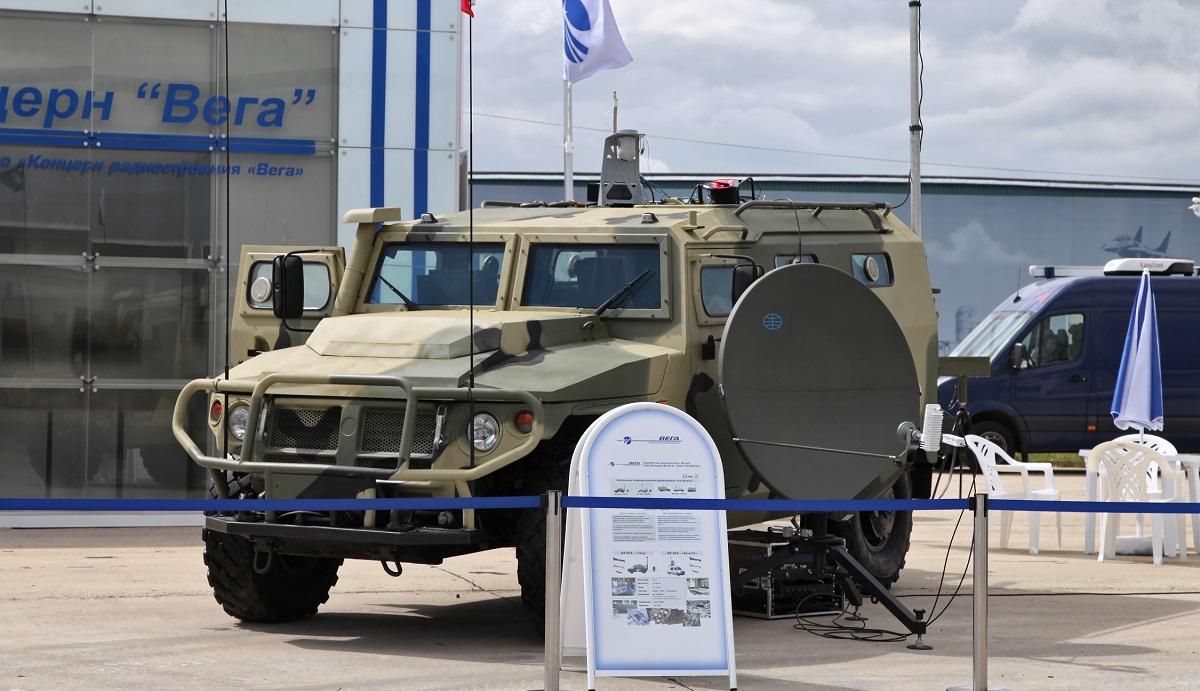 Российский "Тигр" с разведкомплексом для спецопераций заметили на Донбассе: видео Российский "Тигр" с разведкомплексом для спецопераций заметили на Донбассе: видео