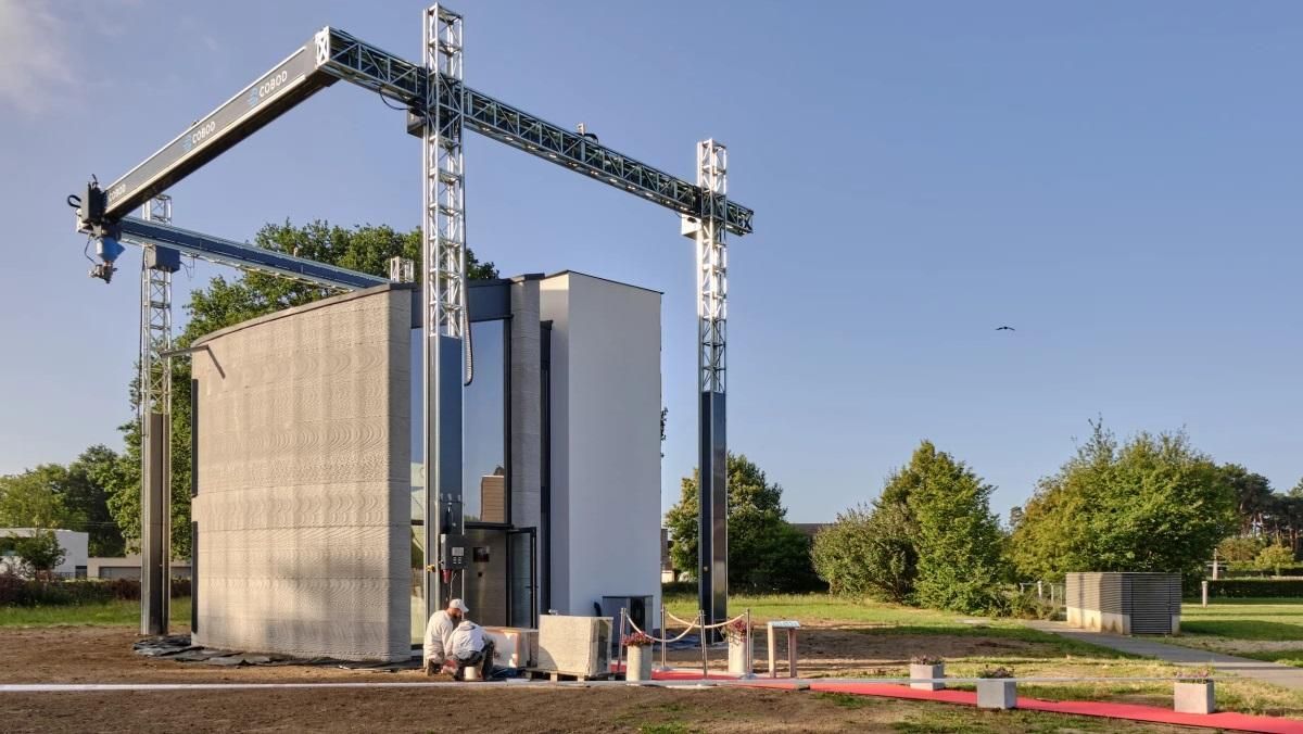 Строительный 3D-принтер напечатал первый двухэтажный дом Строительный 3D-принтер напечатал первый двухэтажный дом