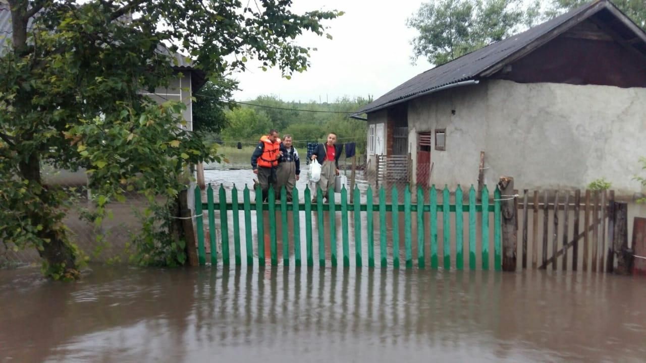 Непогода на Западе Украины в июле: предупреждение о подтоплении